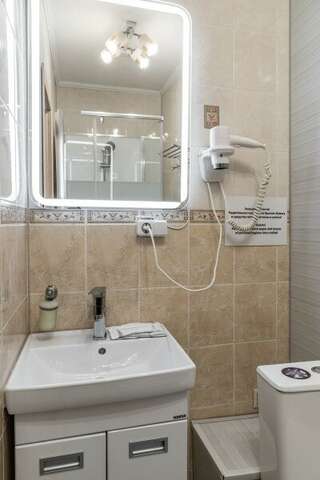 Гостиница Апельсин Москва Улучшенный двухместный номер с 1 кроватью и балконом-3